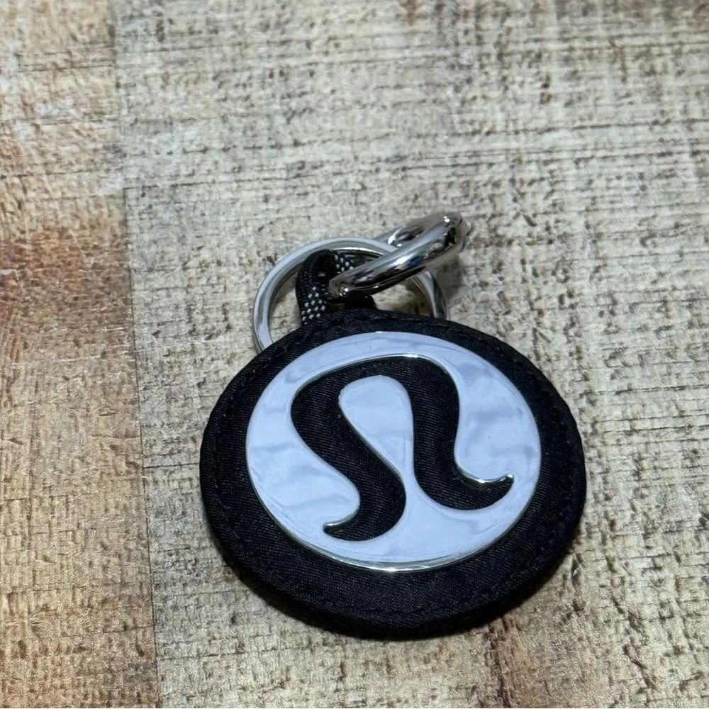 Lululemon Logo Keychain - Picture 6 of 9